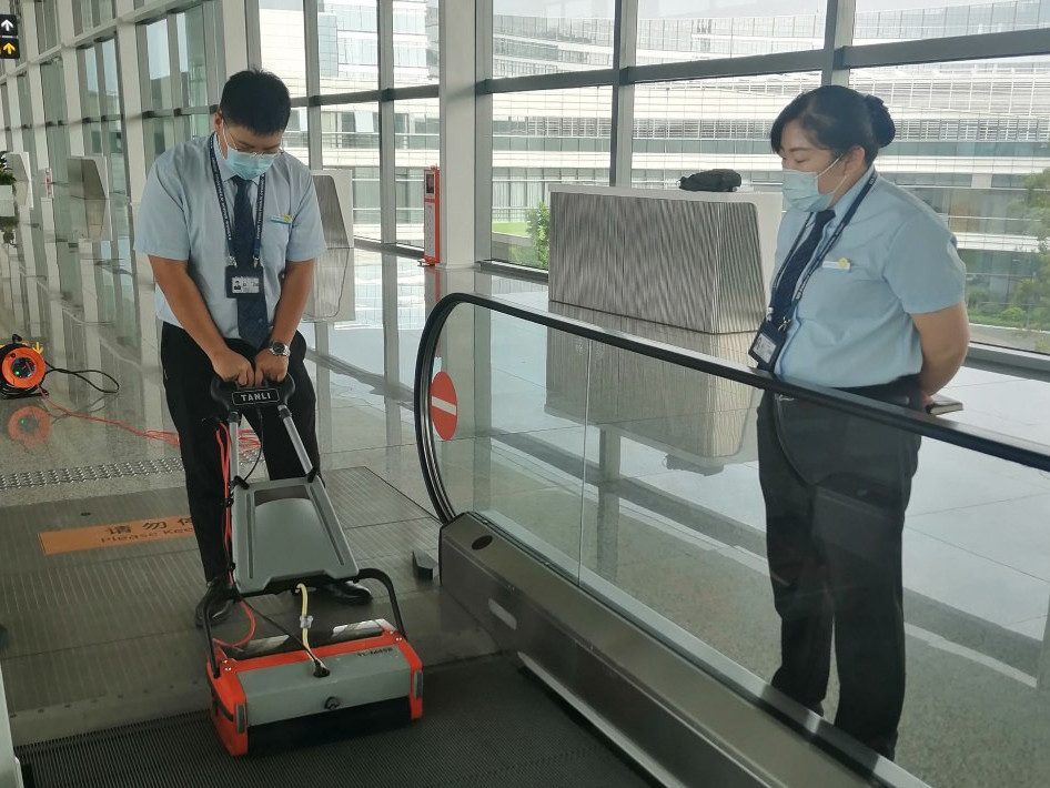 扶梯清洗機(jī)使用不當(dāng)，你可能就白買(mǎi)了！