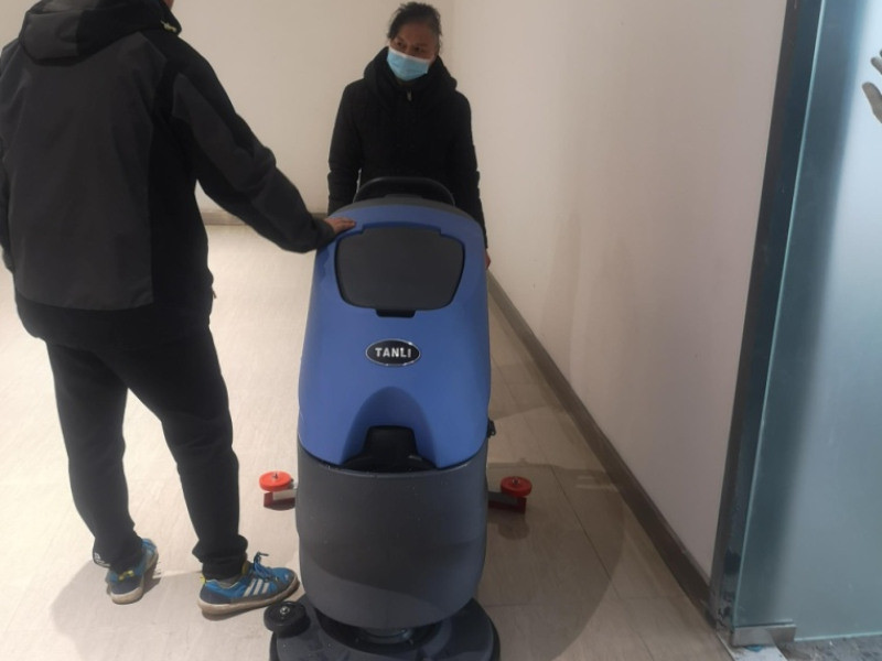 為什么餐廳需要使用洗地機(jī)？