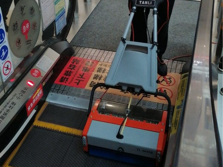 站著就能“輸出”？來(lái)看這場(chǎng)商超自動(dòng)扶梯清潔大作戰(zhàn)